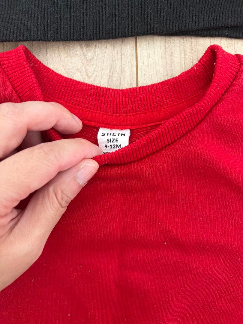 SHEIN ベビー トレーナー 4枚セット 9-12M 双子 おそろい 赤 黒の写真4枚目