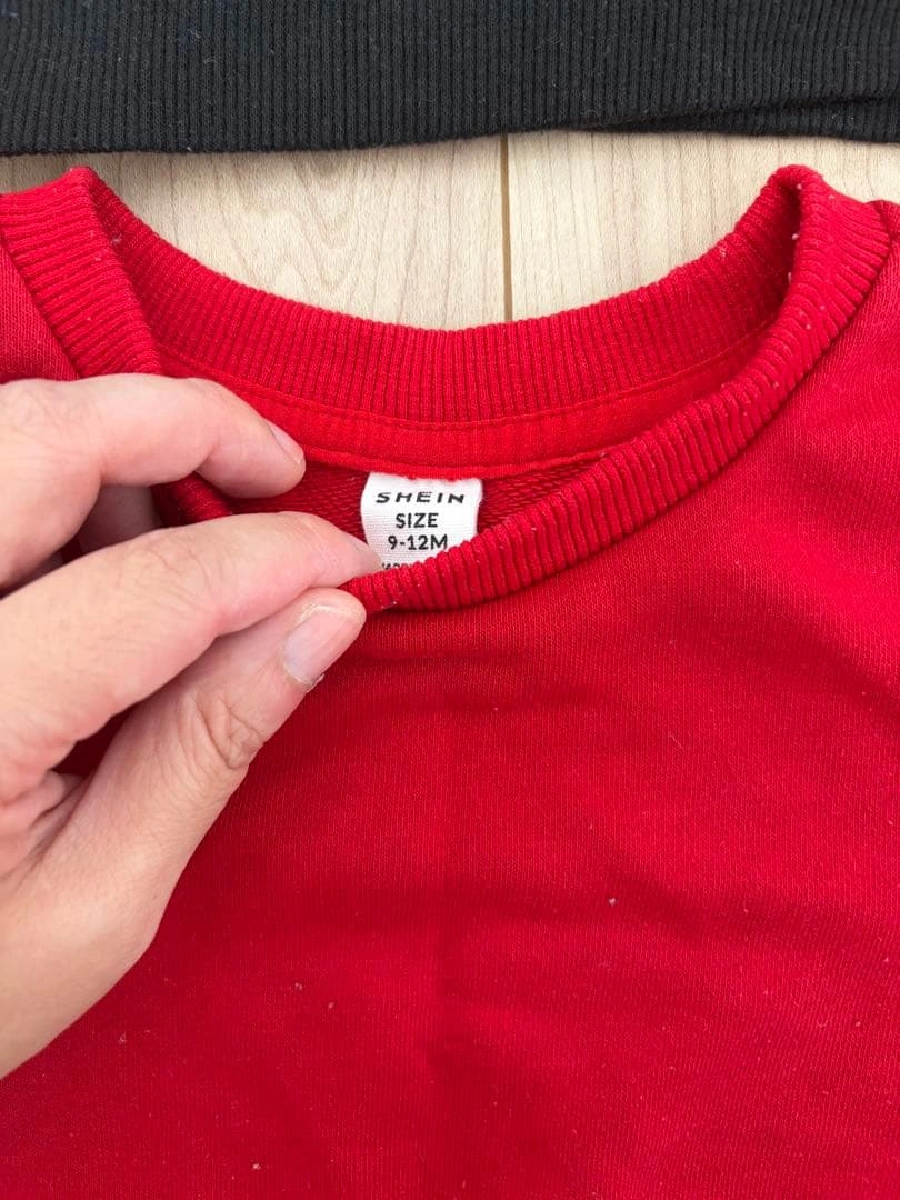 SHEIN ベビー トレーナー 4枚セット 9-12M 双子 おそろい 赤 黒の写真4枚目