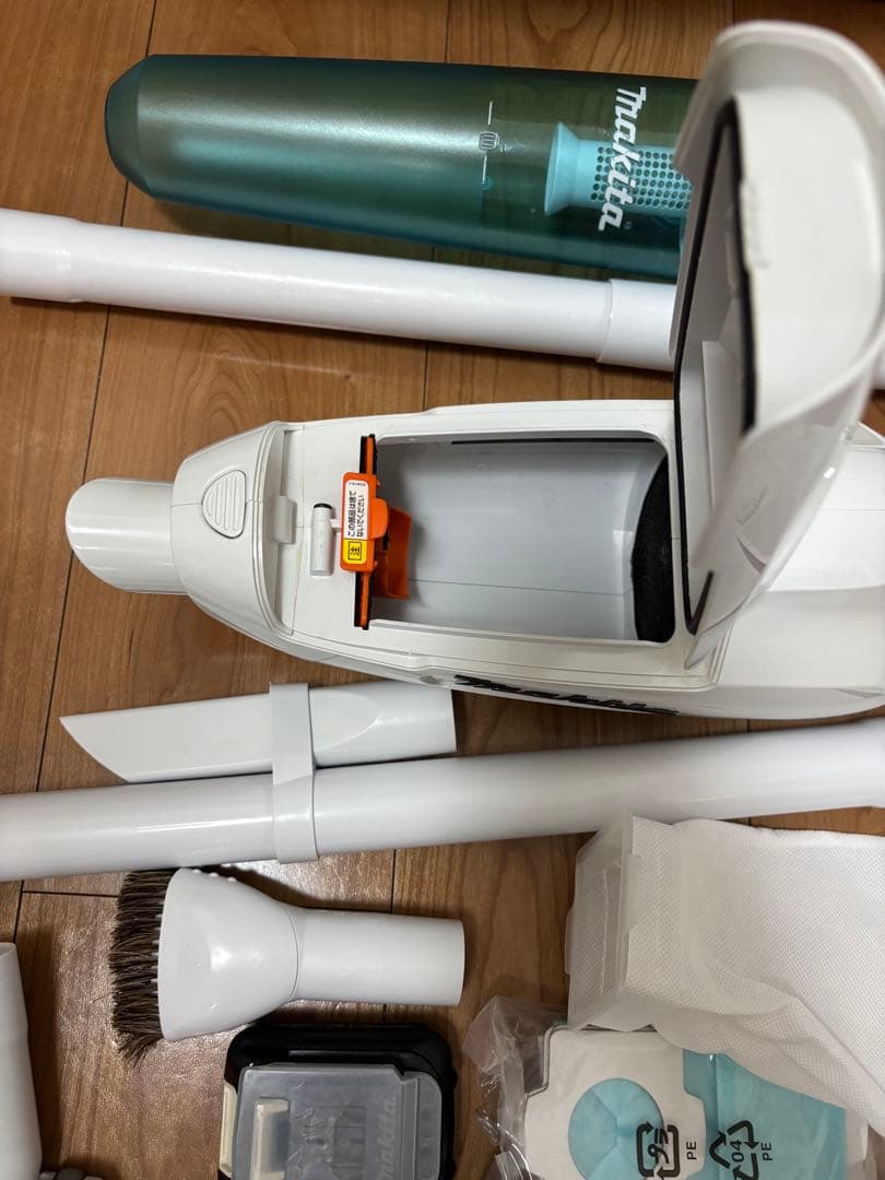 マキタ コードレス掃除機 CL107FD 充電器・サイクロンアタッチメント付の写真4枚目