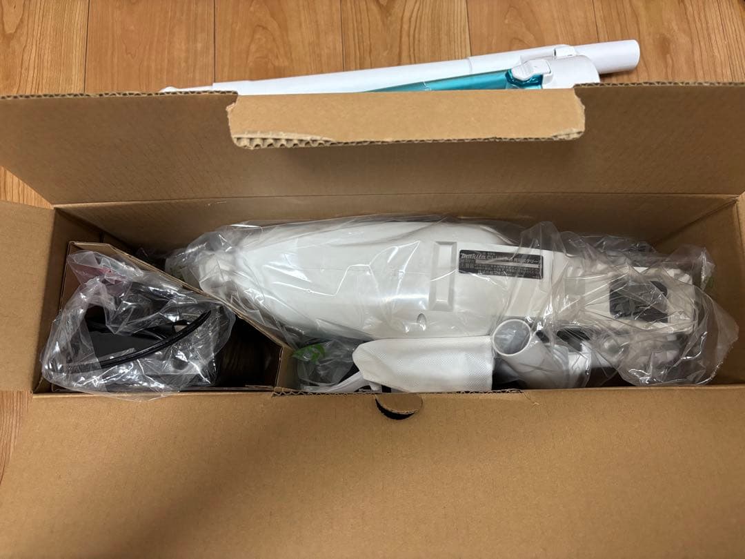 マキタ コードレス掃除機 CL107FD 充電器・サイクロンアタッチメント付の写真7枚目
