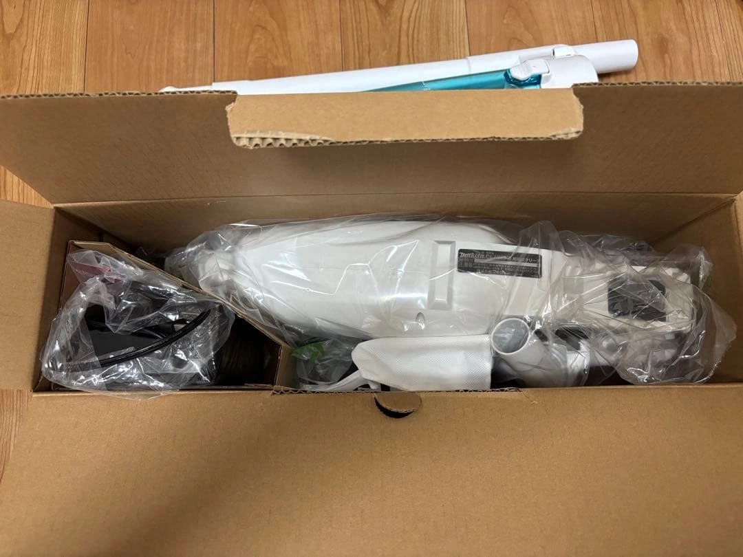 マキタ コードレス掃除機 CL107FD 充電器・サイクロンアタッチメント付の写真7枚目