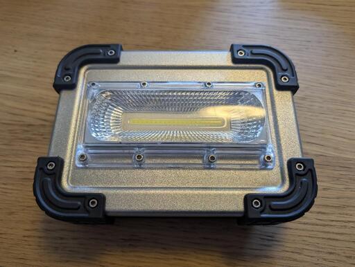 充電式　投光器