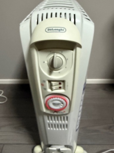 デロンギ オイルヒーター D091549EFSの写真2枚目