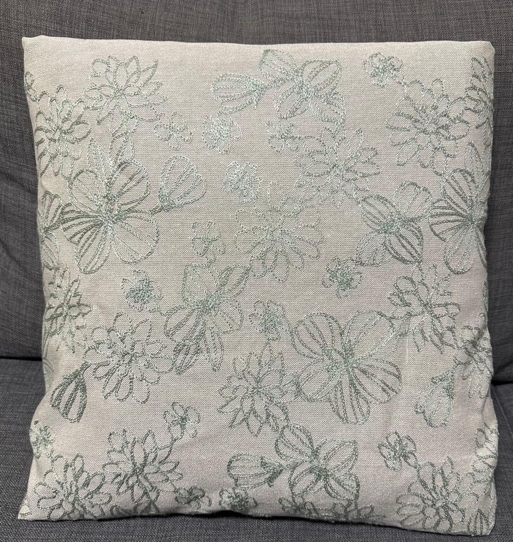 麻クッションカバー　グリーン花柄刺繍　新品　白花柄刺繍とセット¥5800