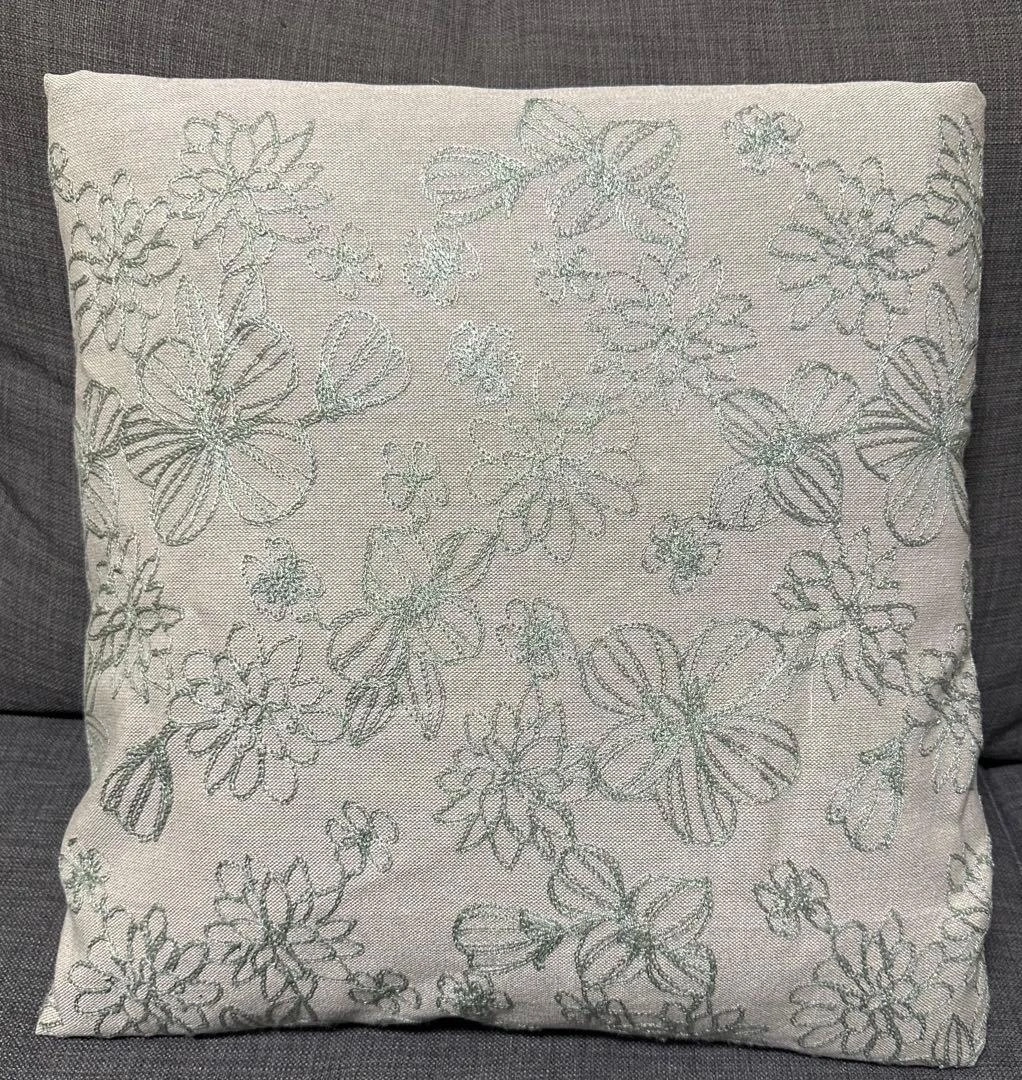 麻クッションカバー グリーン花柄刺繍 新品 白花柄刺繍とセット¥5800