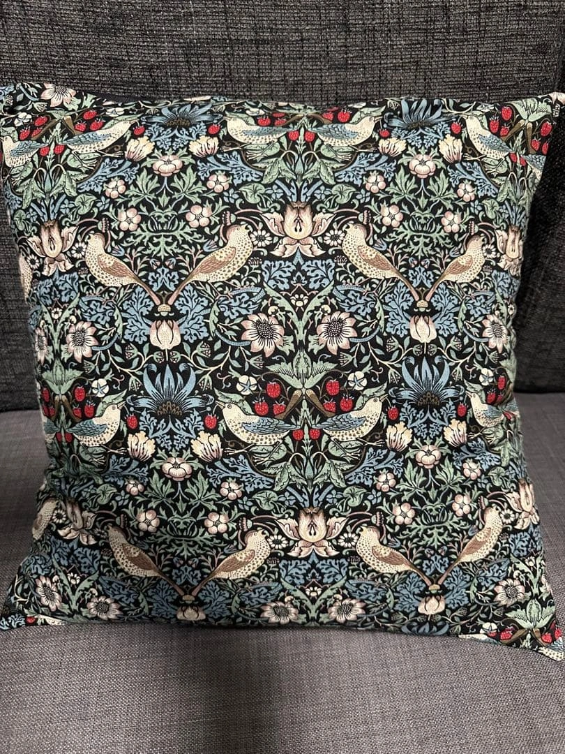麻クッションカバー グリーン花柄刺繍 新品 白花柄刺繍とセット¥5800の写真3枚目