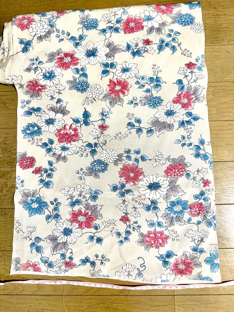 正絹反物ハギレ　きれいな花模様　ピンク　未使用