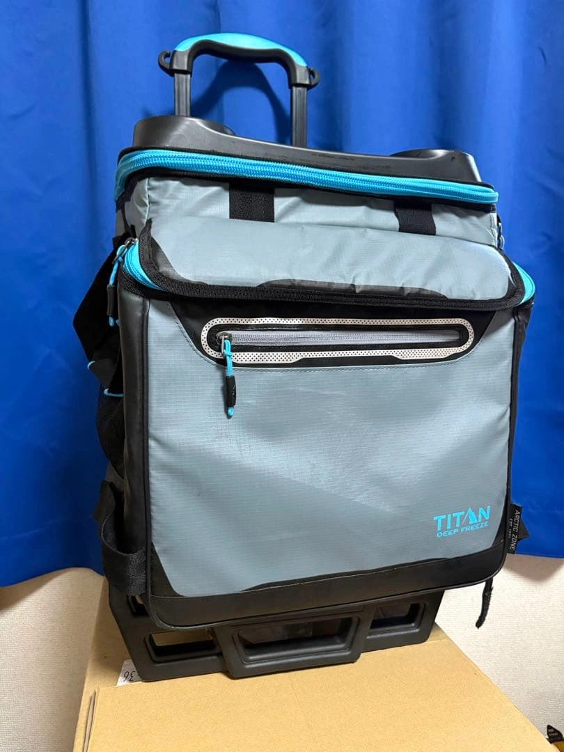 美品 TITAN DEEP FREEZE キャリー付きクーラーボックス