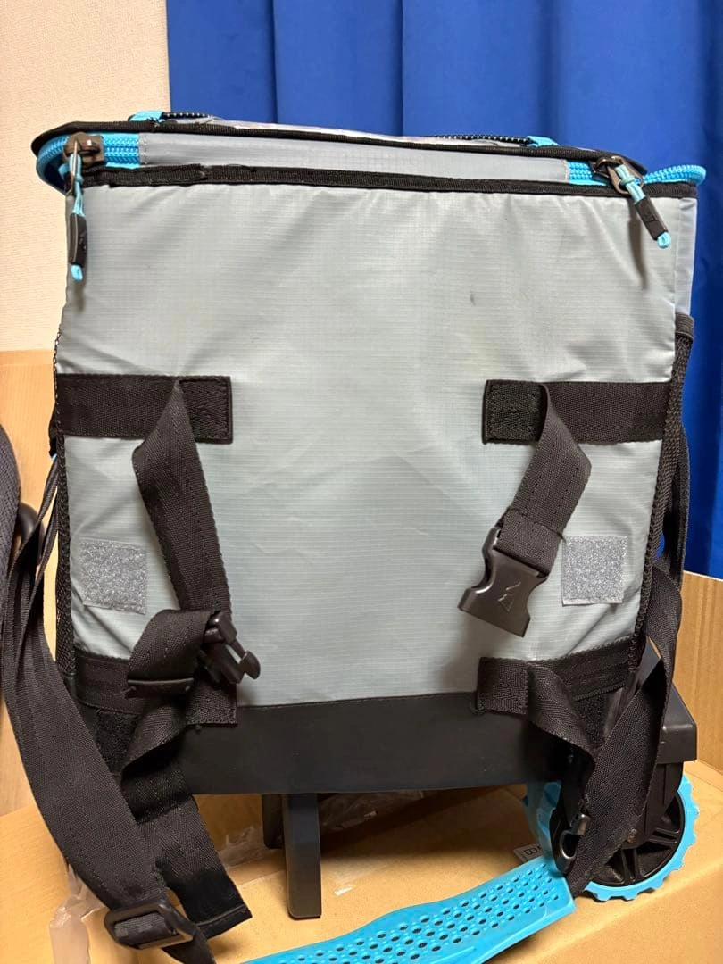 美品 TITAN DEEP FREEZE キャリー付きクーラーボックスの写真2枚目