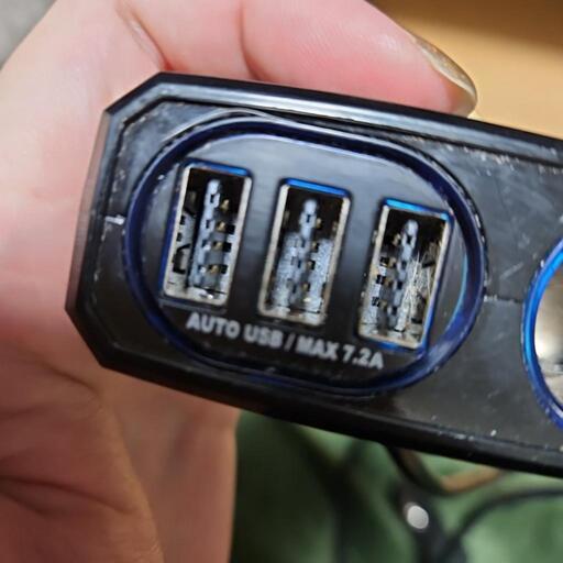USB3つと普通の1つの写真2枚目