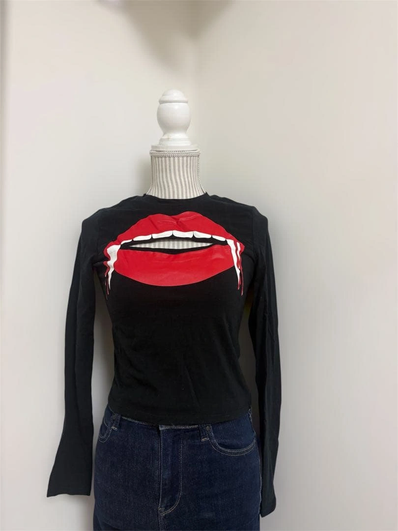 【H&M】リップ柄 カットアウト 長袖Tシャツ ブラック