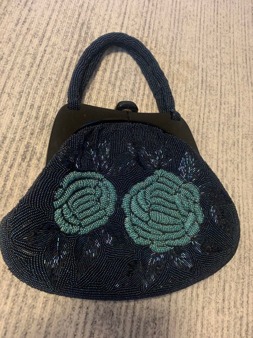 美品　ネイビー　ビーズバッグ