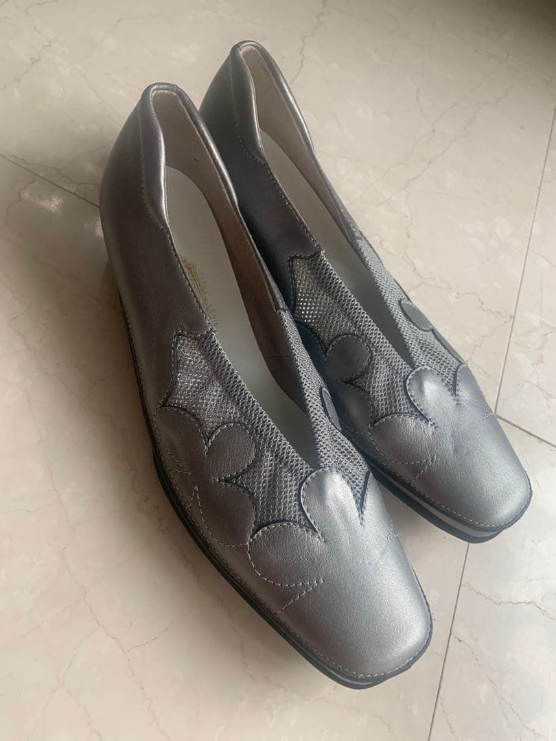 新品　銀座ヨシノヤ　チタンカラー　スリッポン　24.5の写真2枚目
