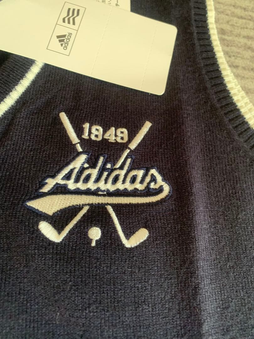 新品タグ付 adidas レディース ゴルフ ベスト ネイビー Mの写真2枚目