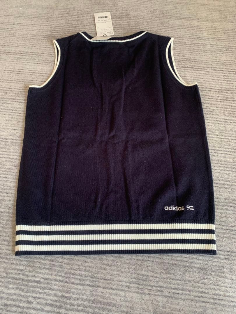 新品タグ付 adidas レディース ゴルフ ベスト ネイビー Mの写真3枚目