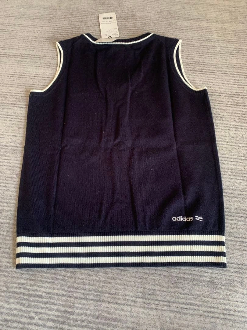 新品タグ付 adidas レディース ゴルフ ベスト ネイビー Mの写真3枚目