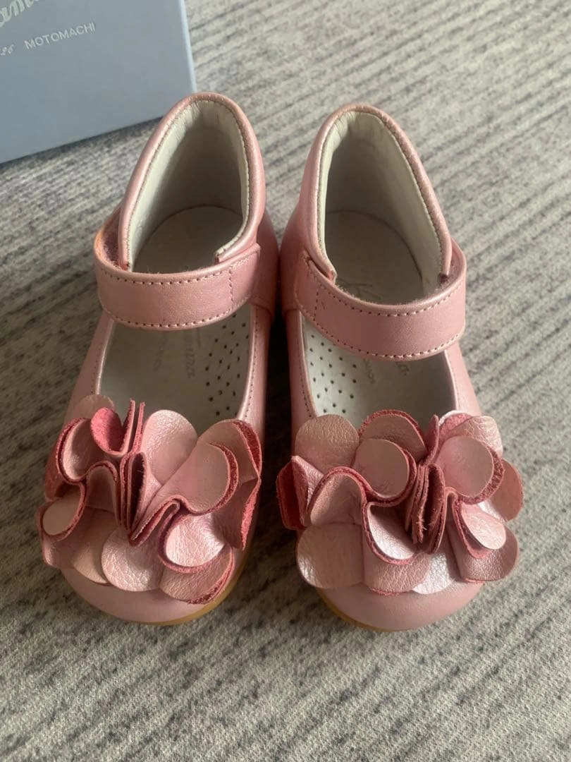 新品 Kitamura ベビーシューズ ピンク 花モチーフ 13の写真2枚目