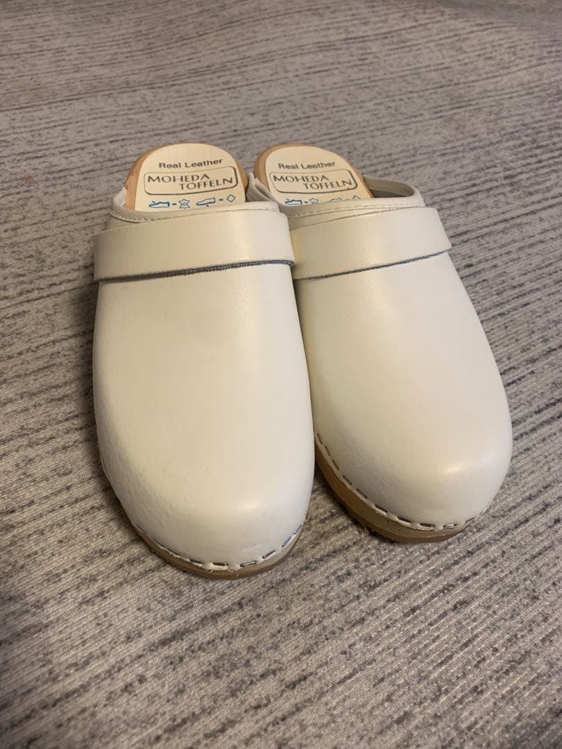 新品同様 モヘンダトフェルン 本革 クロッグサンダル ホワイト 35の写真2枚目