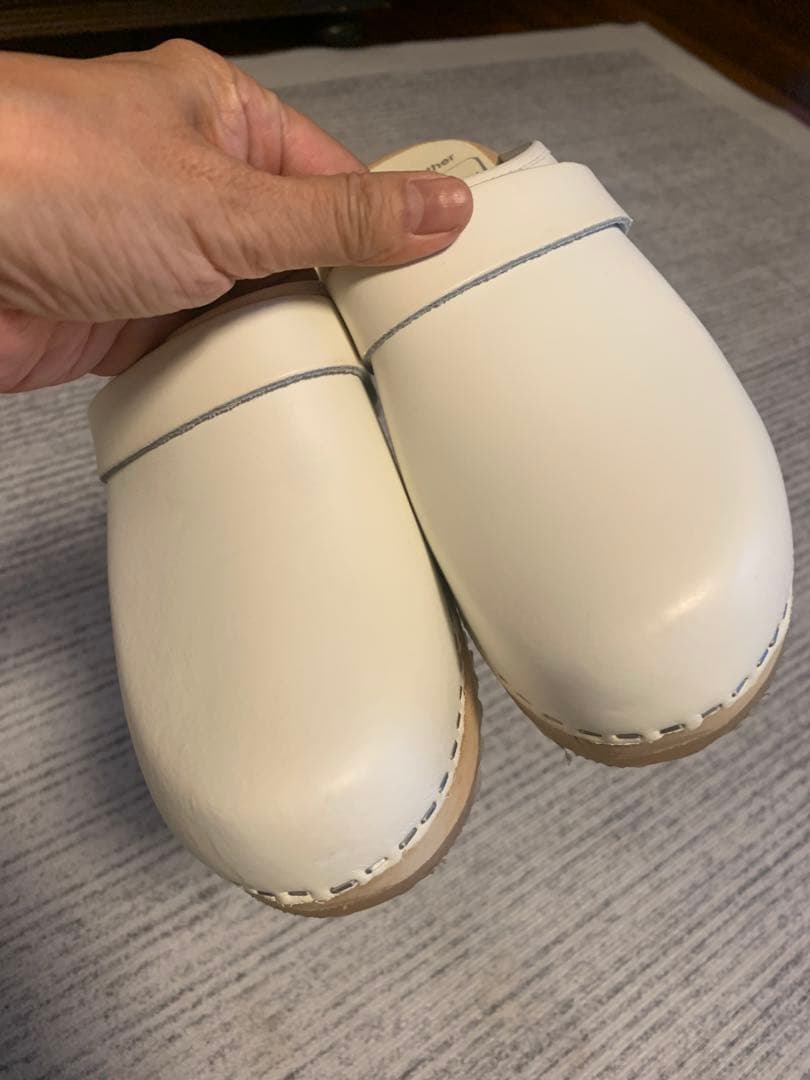 新品同様 モヘンダトフェルン 本革 クロッグサンダル ホワイト 35の写真4枚目