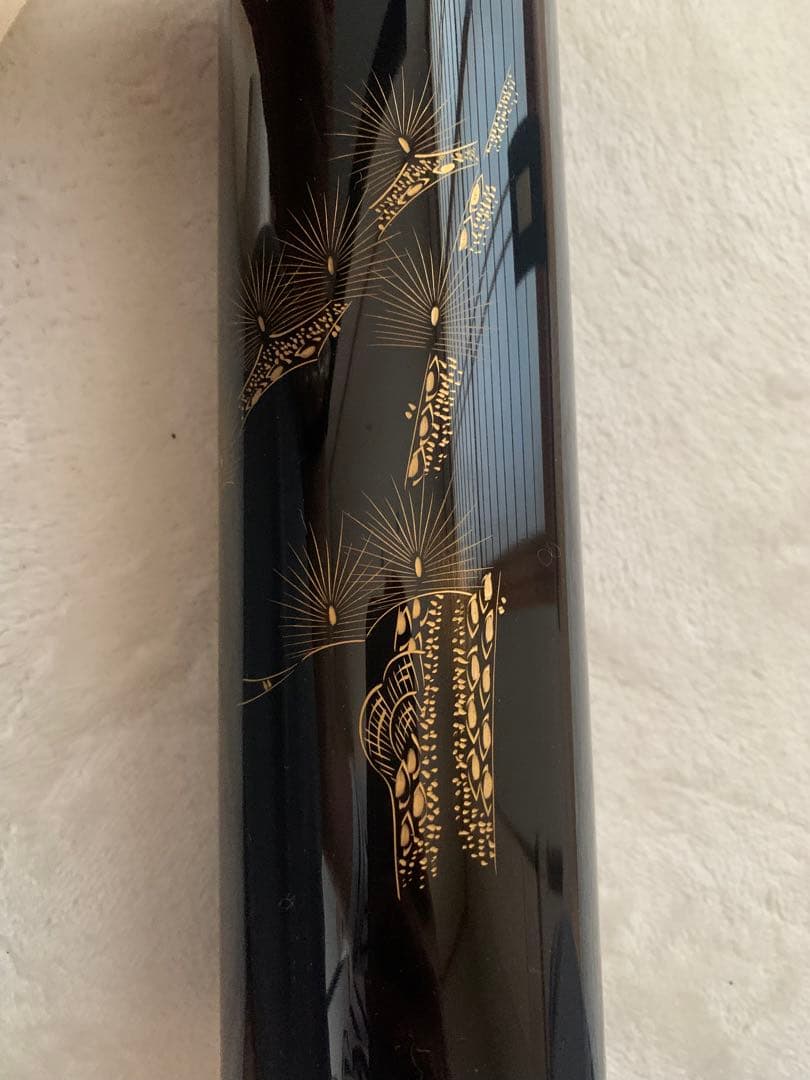 未使用 輪島塗 花瓶 黒地　沈金　松の写真2枚目