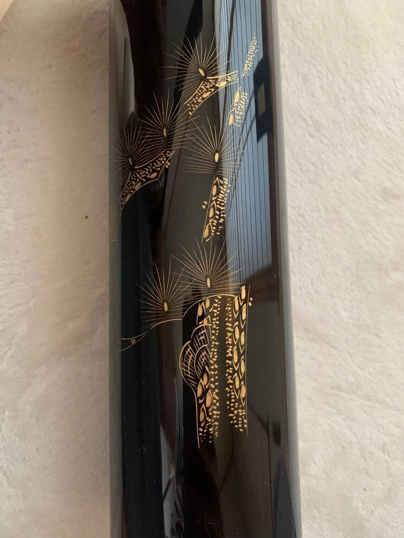 未使用 輪島塗 花瓶 黒地 沈金 松の写真2枚目