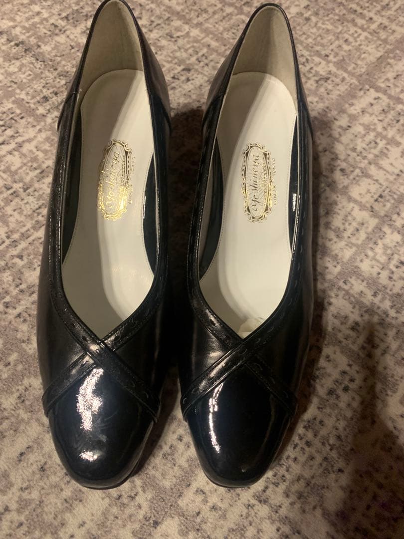 新品 銀座ヨシノヤ レザー、エナメル コンビ パンプス 黒 24cmの写真3枚目