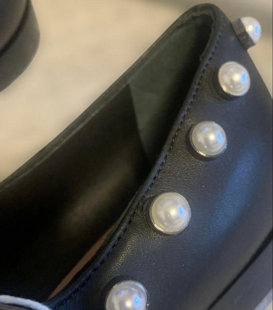 新品箱入り イタリア製 Pollini パール装飾 黒レザー ローファー 36の写真8枚目