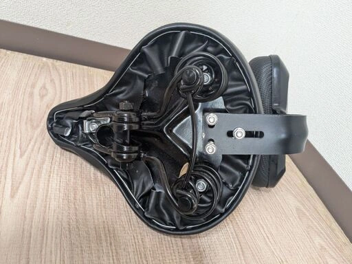 美品 大型自転車サドル 背もたれ付き 低反発 ブラックの写真4枚目