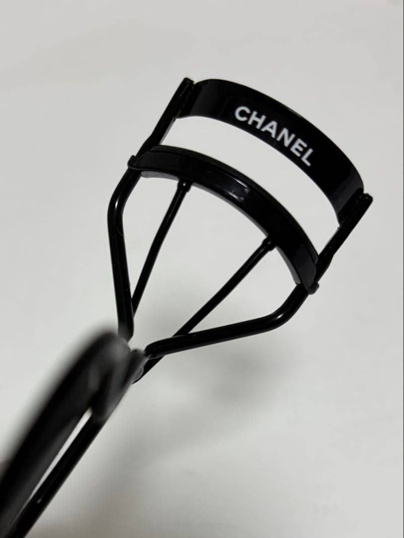 CHANEL アイラッシュカーラー ＆ ミニボトルセットの写真2枚目