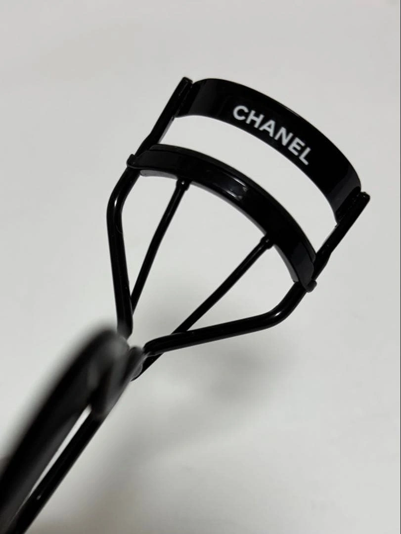 CHANEL アイラッシュカーラー & ミニボトルセットの写真2枚目
