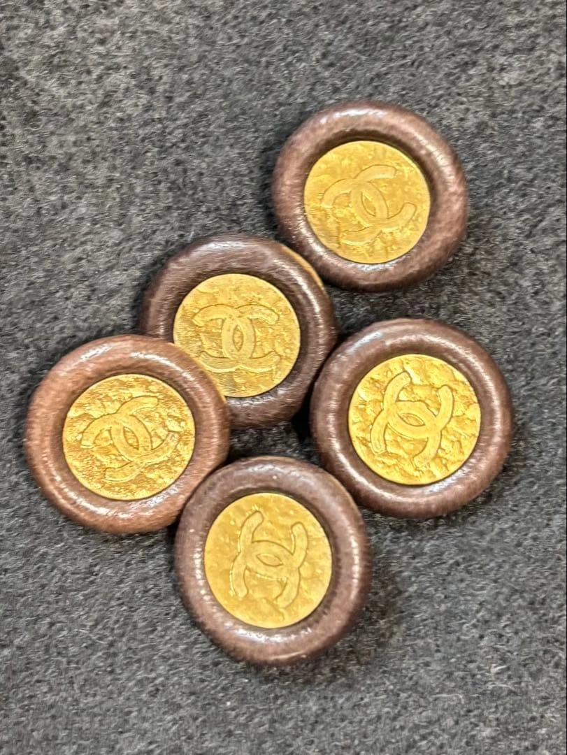 CHANEL ボタン 5個セット ココマークの写真5枚目