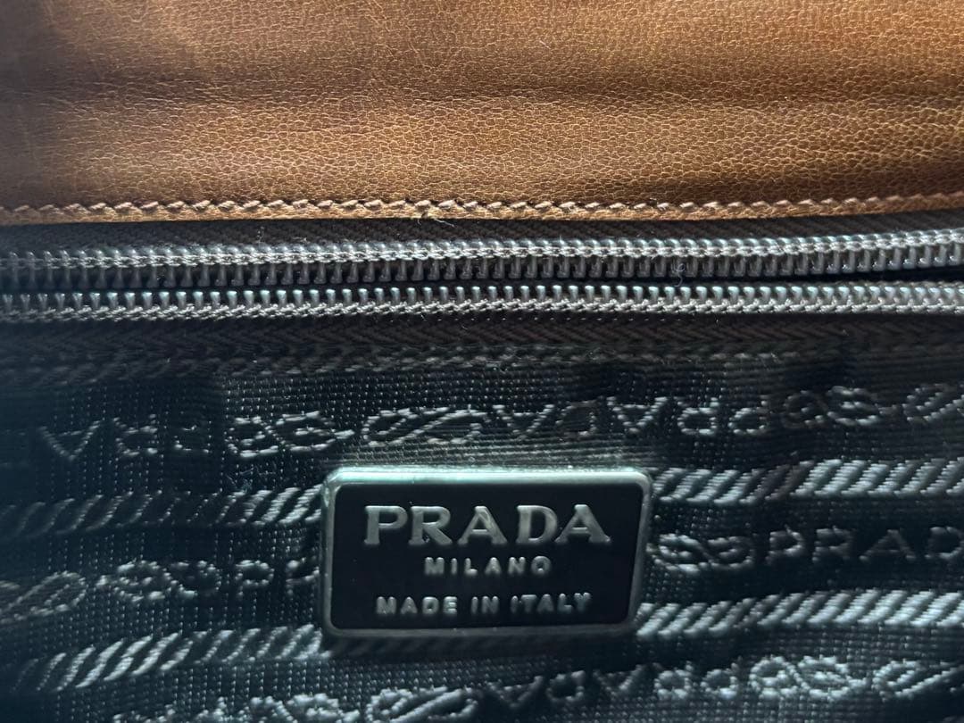 PRADAプラダ　ヴィンテージ　レザーショルダーバッグ　ブラウンの写真5枚目