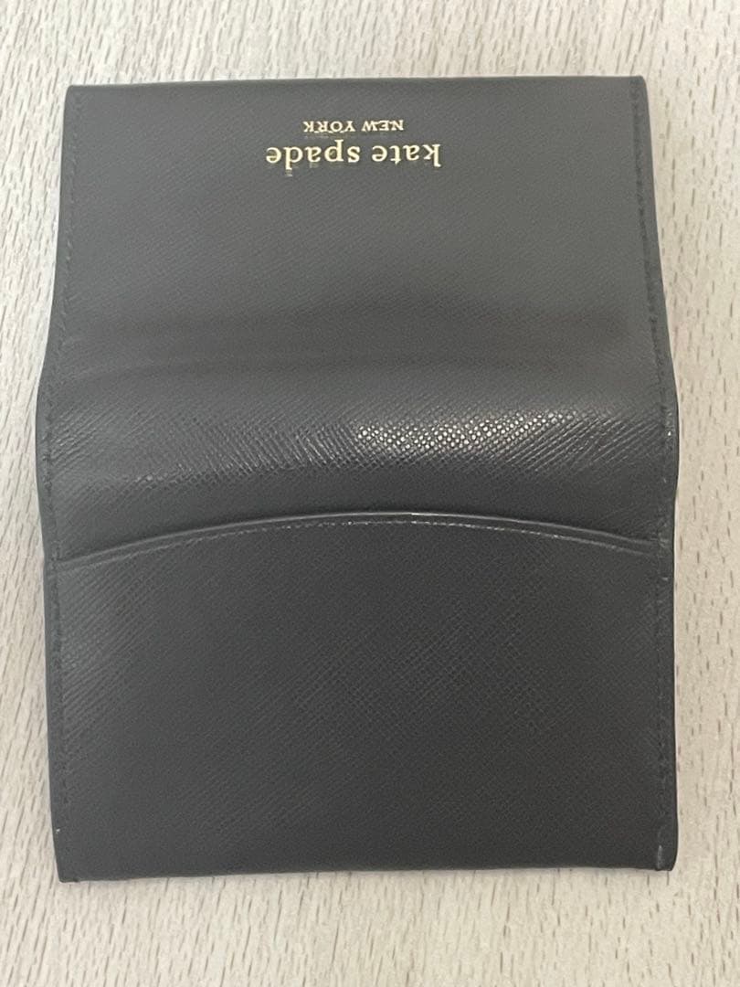 kate spade 二つ折り名刺入れ 黒の写真2枚目