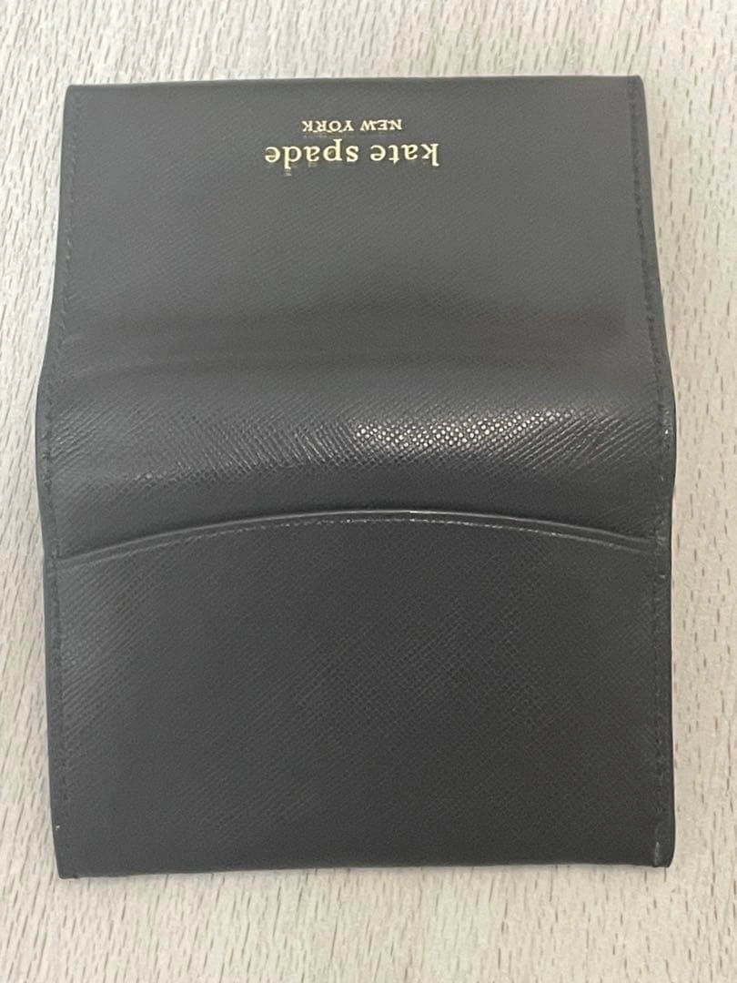 kate spade 二つ折り名刺入れ 黒の写真2枚目