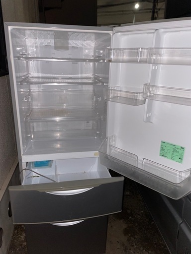 無料 4ドア冷蔵庫 355L サンヨーの写真3枚目