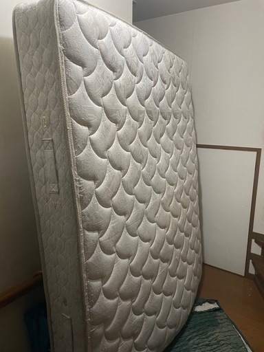 無料　クイーンサイズマットレス