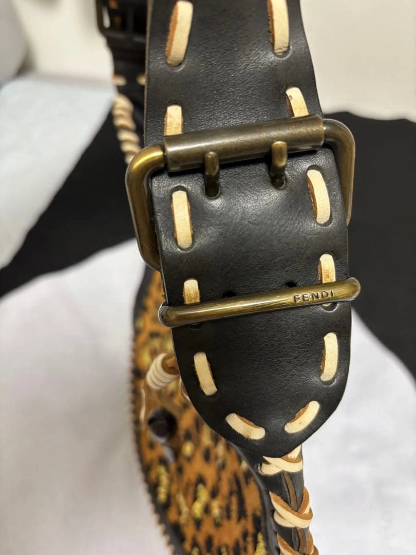 FENDI レオパード柄 ショルダーバッグの写真4枚目