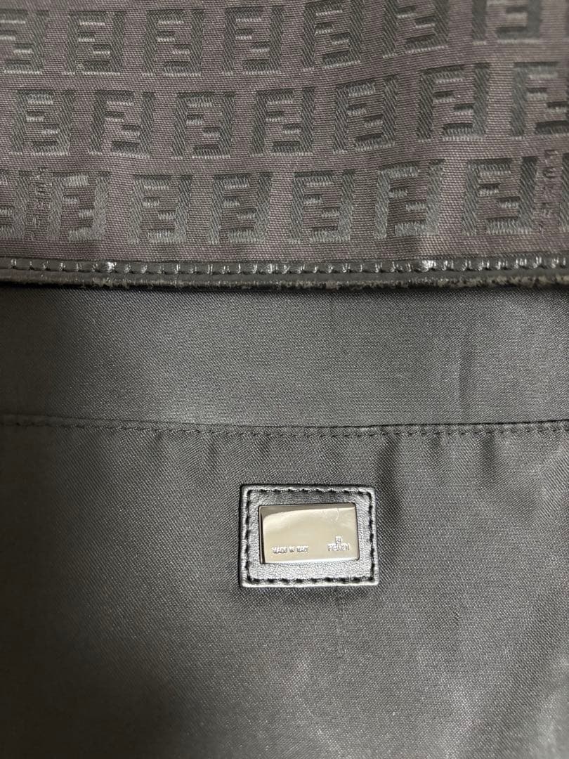 FENDI ズッカ ショルダーバッグ ブラック 斜めの写真9枚目