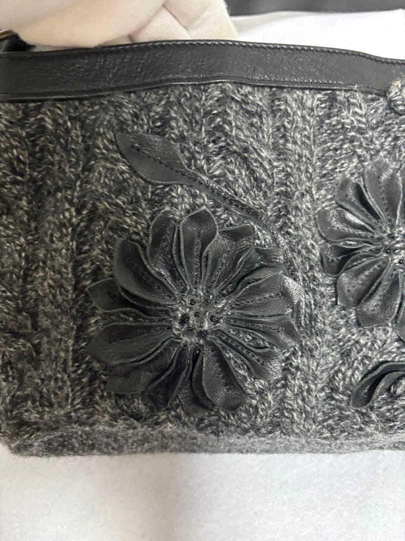 モスキーノ ジーンズ フラワーモチーフ レザー×ニット ショルダーバッグの写真4枚目