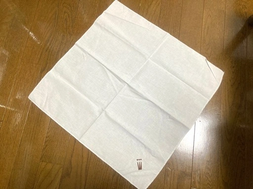 白系 刺繍入り ランチョンマット マルチクロス マルチカバー テーブルクロス ワンポイント入り