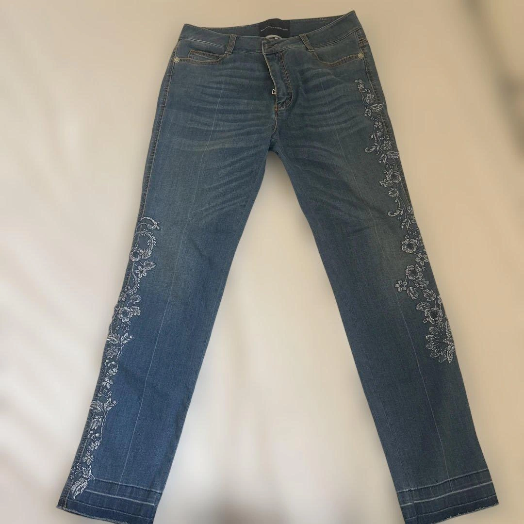 【美品】 ERMANNO SCERVINO 刺繍 デニムパンツ