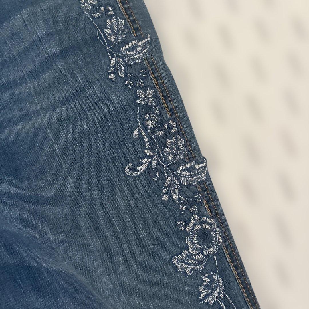 【美品】 ERMANNO SCERVINO 刺繍 デニムパンツの写真3枚目