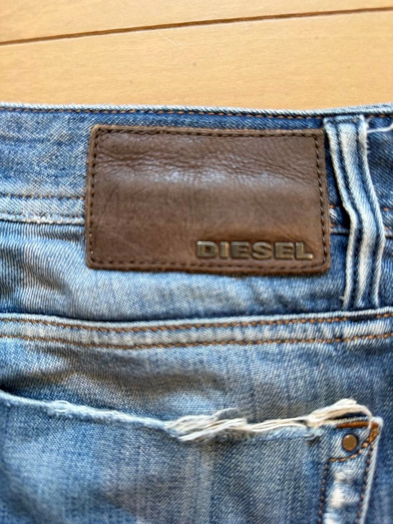 値下げ!【DIESEL】ディーゼル ユーズド・ヒゲ加工 デニムパンツ W30の写真3枚目