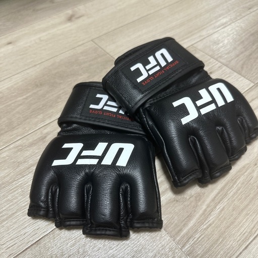UFC公式ファイトグローブ メンズS ブラック ほぼ未使用 箱付きの写真2枚目