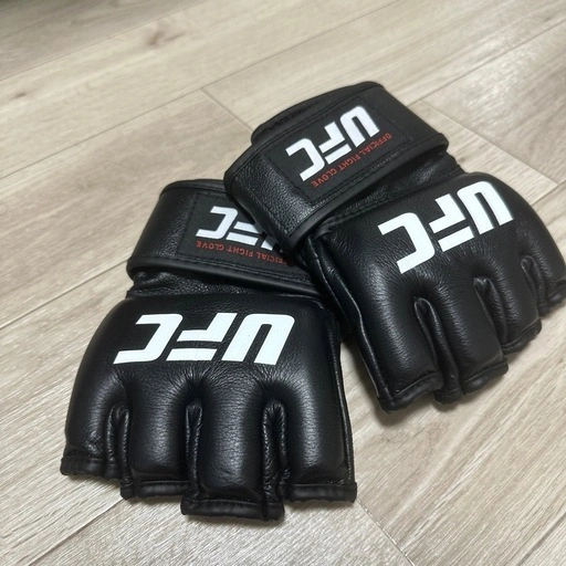 UFC公式ファイトグローブ メンズS ブラック ほぼ未使用 箱付きの写真2枚目