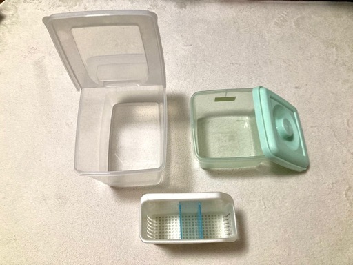 プラスチックケース　２個&カトラリー立て　　まとめて　キッチングッズ　　BOXの写真2枚目