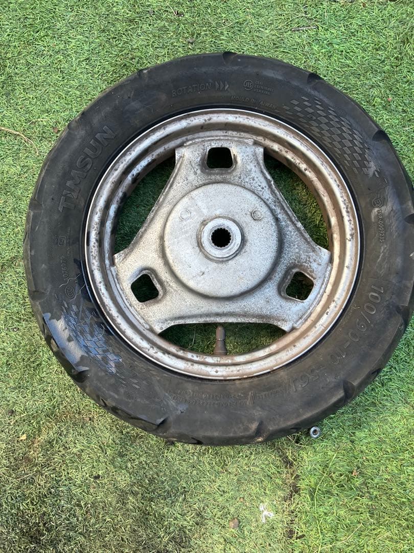 v125 v100 10インチ リアホイール タイヤ付き 100/90-10
