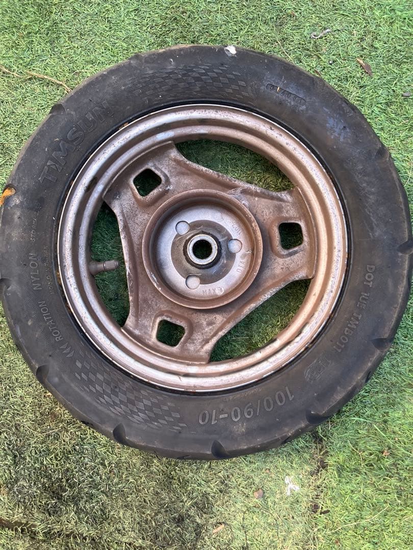 v125 v100 10インチ リアホイール タイヤ付き 100/90-10の写真2枚目
