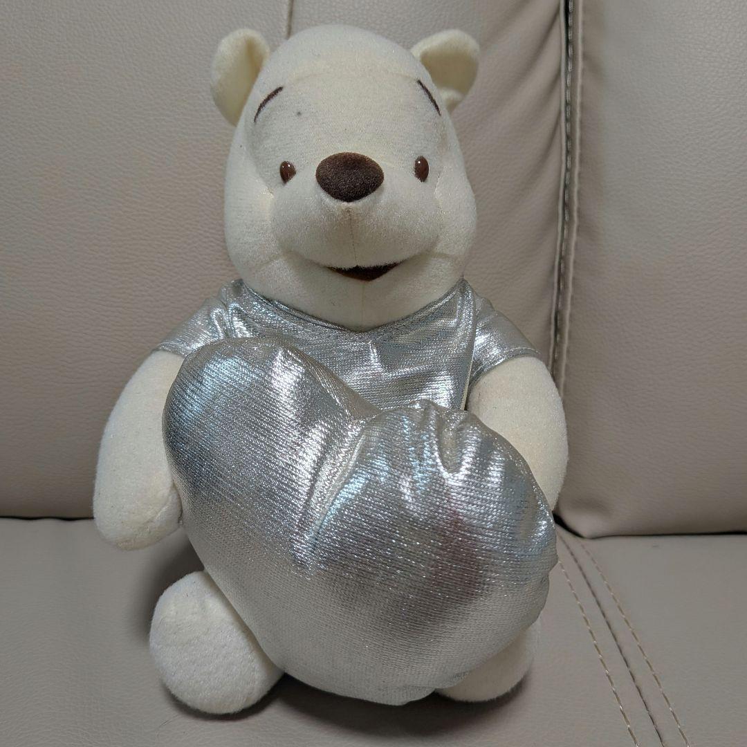 ディズニー くまのプーさん ぬいぐるみ ホワイト×シルバー ハート抱き