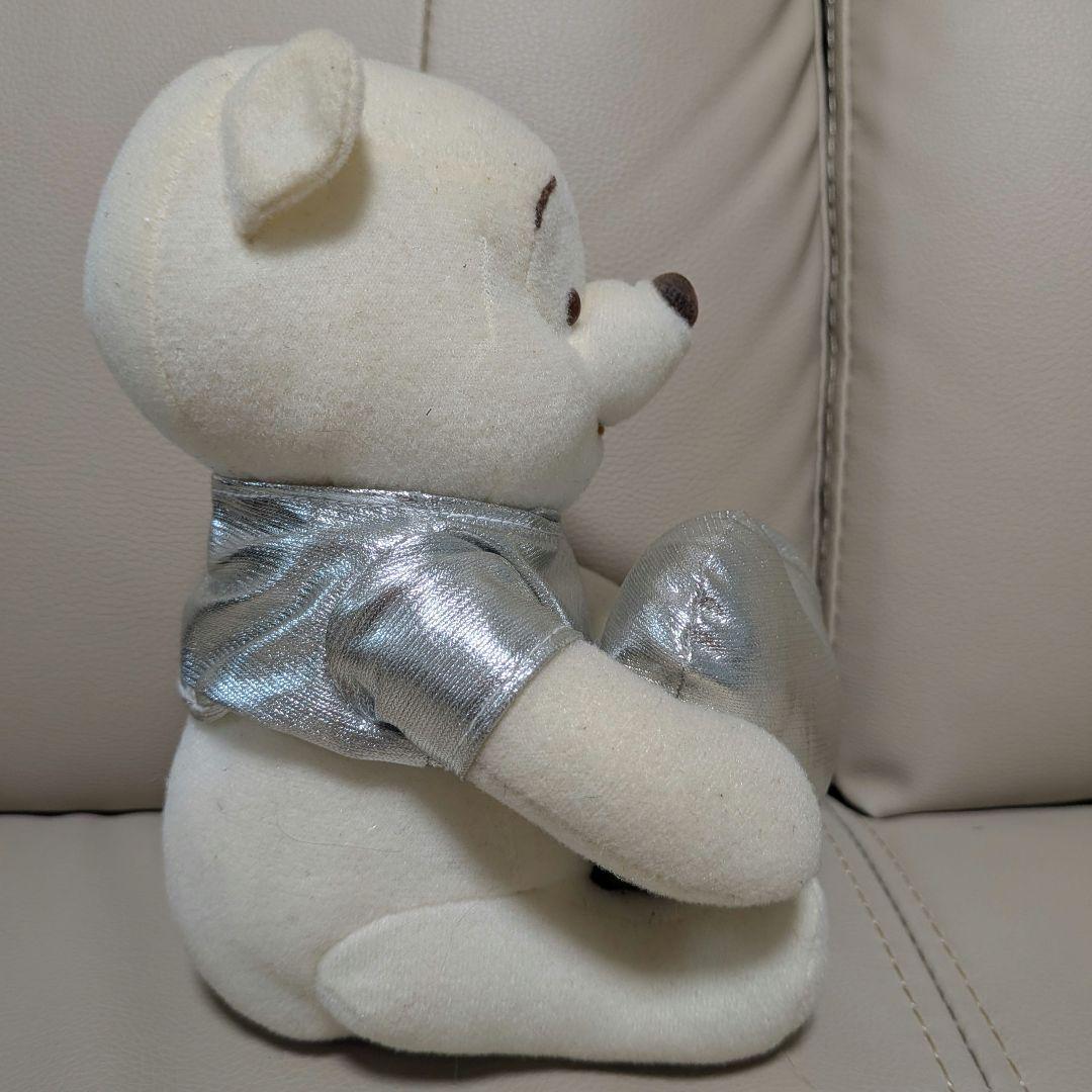 ディズニー くまのプーさん ぬいぐるみ ホワイト×シルバー ハート抱きの写真2枚目